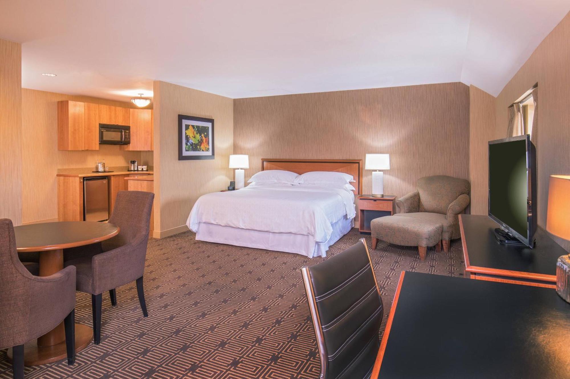Sheraton Springfield Monarch Place Hotel Exterior photo