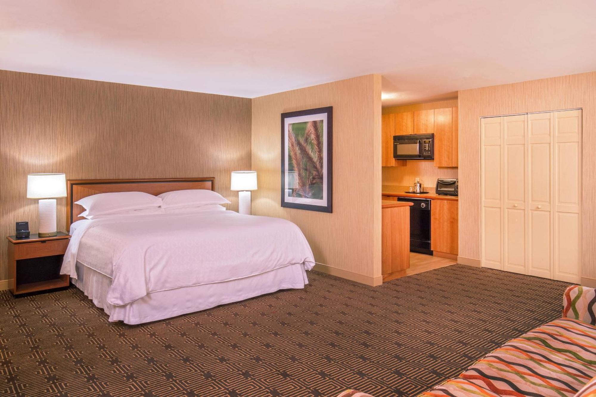 Sheraton Springfield Monarch Place Hotel Exterior photo