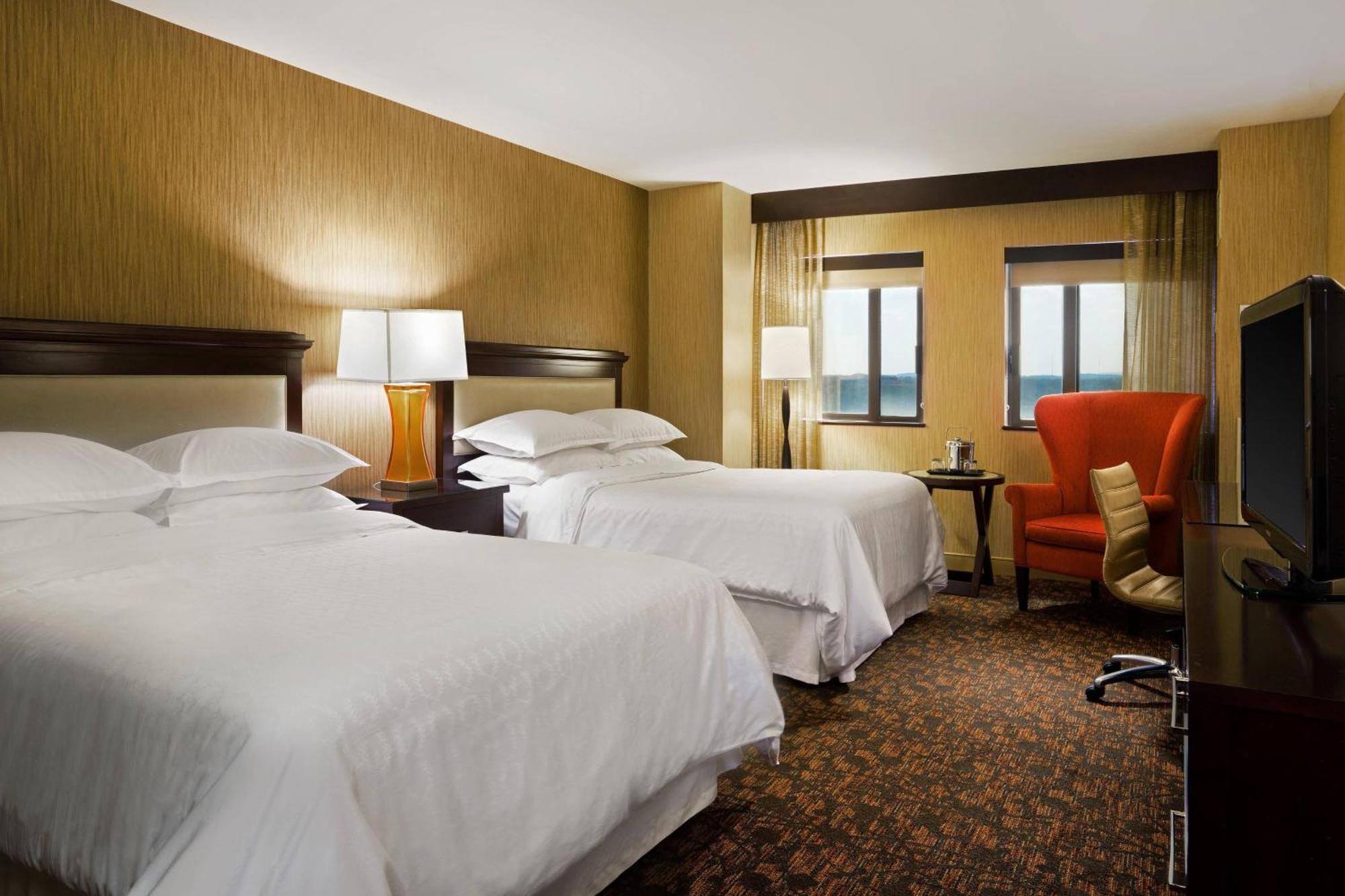 Sheraton Springfield Monarch Place Hotel Exterior photo